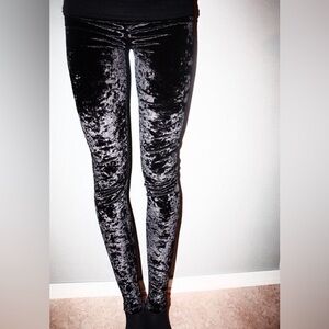 Woman’s Grunge Velvet Leggings in Black